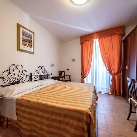 Sole Hotel 2*